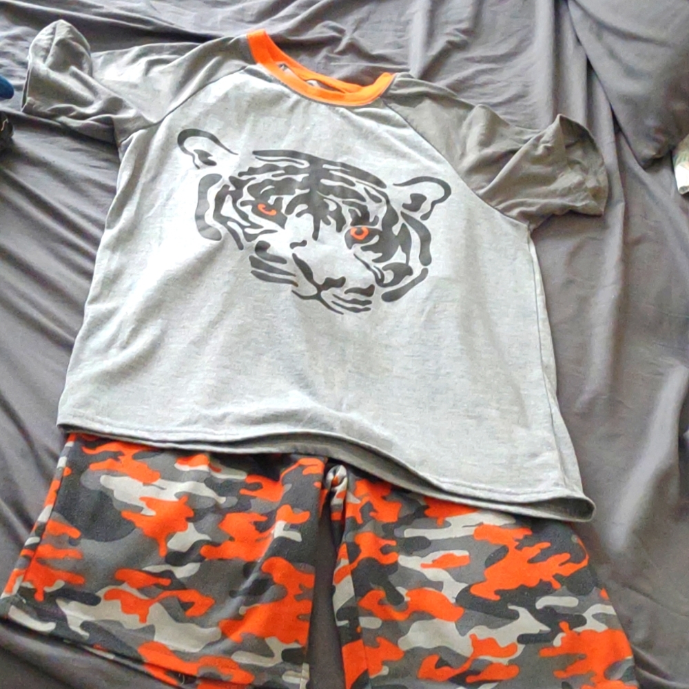 Boys large night set